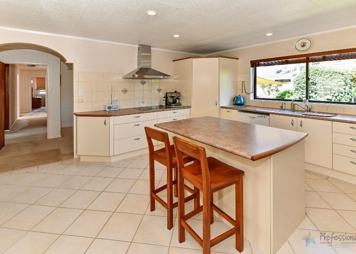  at 2 Evanda Crescent, Conifer Grove, Papakura, Auckland