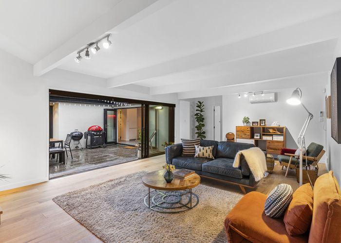  at 22 Barlow Place, Chatswood, Auckland