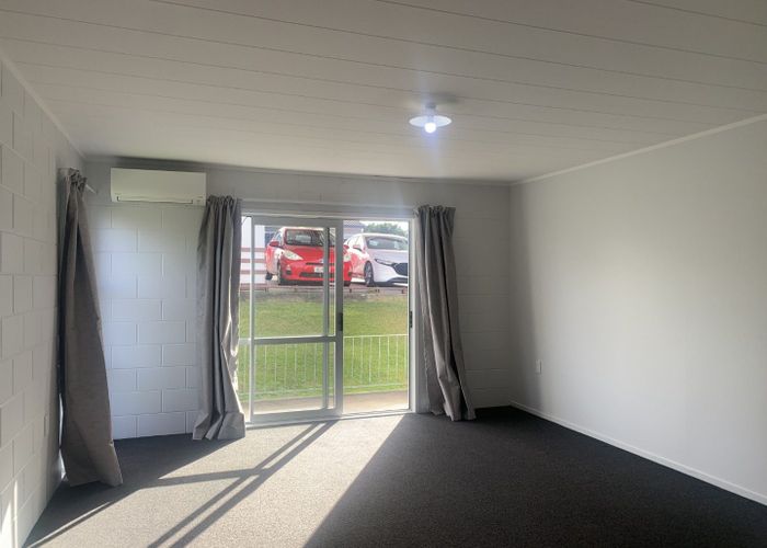  at 2/9 Alston Avenue, Kelston, Waitakere City, Auckland