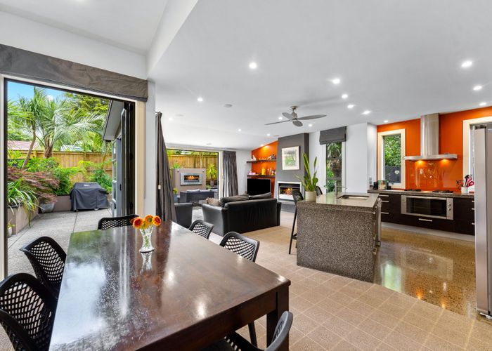  at 2/15 Totara Grove, Hillcrest, Auckland