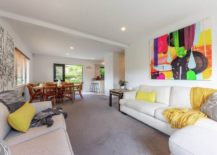  at 27 De Val Drive, Titirangi, Waitakere City, Auckland