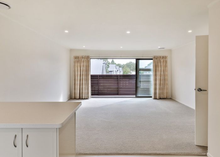  at 2/29 Verbena Road, Birkdale, Auckland