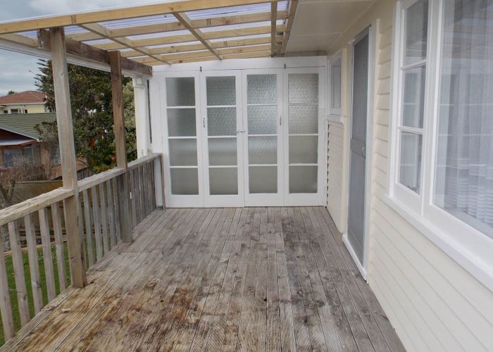  at 1 Lynwood Road, New Lynn, Auckland