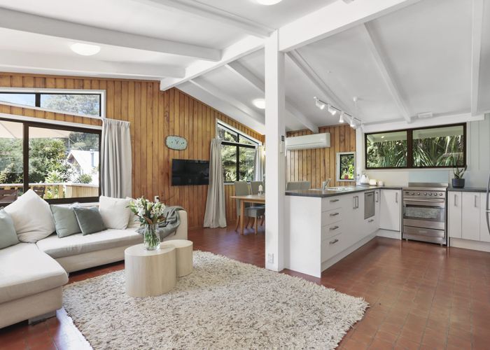 at 23 Western Road, Laingholm, Auckland