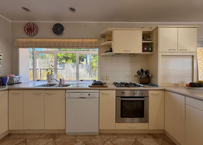  at 7 Sanctuary Point, Sunnyhills, Manukau City, Auckland