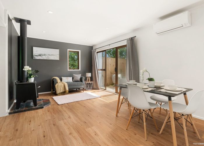  at 2/5 Hogans Road, Glenfield, North Shore City, Auckland