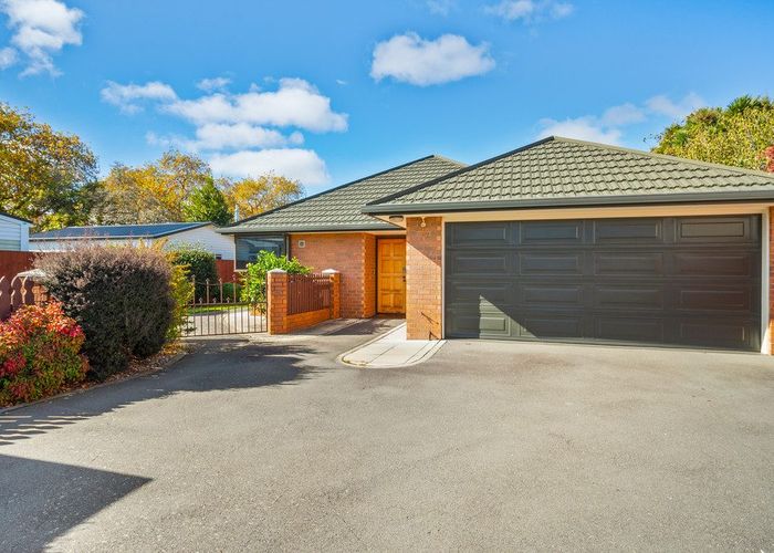  at 2/88 Colombo Street, Beckenham, Christchurch