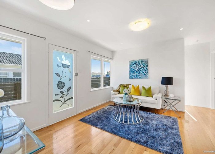  at 1/132 Te Atatu Road, Te Atatu South, Waitakere City, Auckland