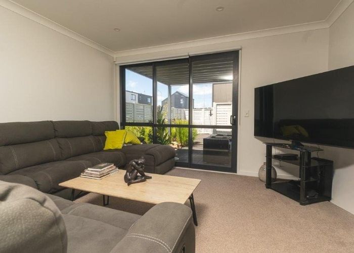  at 4 Whimbrel Road, Flat Bush, Manukau City, Auckland