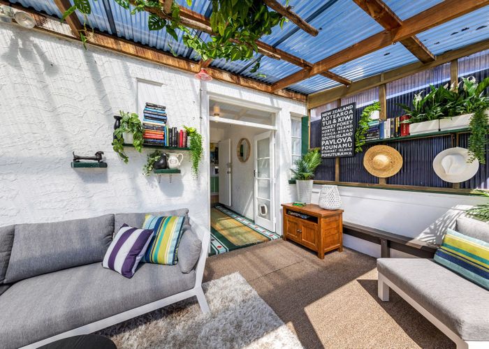  at 32 Dignan Street, Point Chevalier, Auckland
