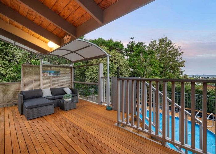  at 1/32 Montclair Rise, Browns Bay, Auckland