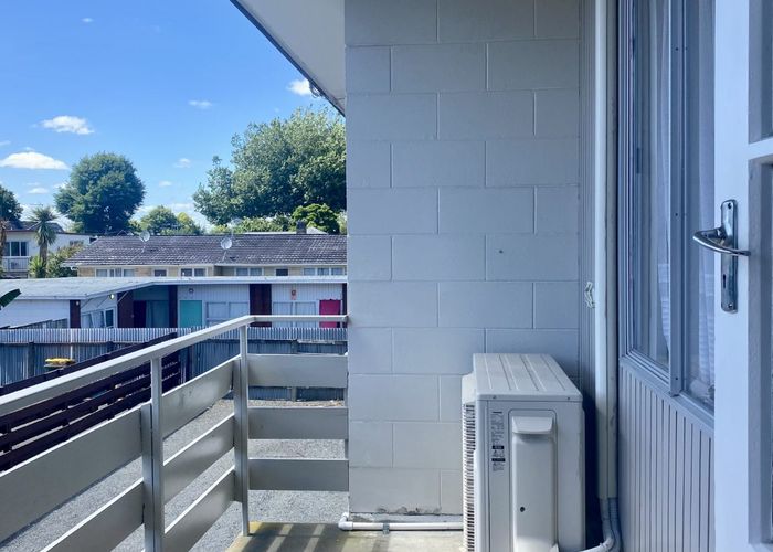  at 4/28 Wellington Street, Hamilton East, Hamilton, Waikato