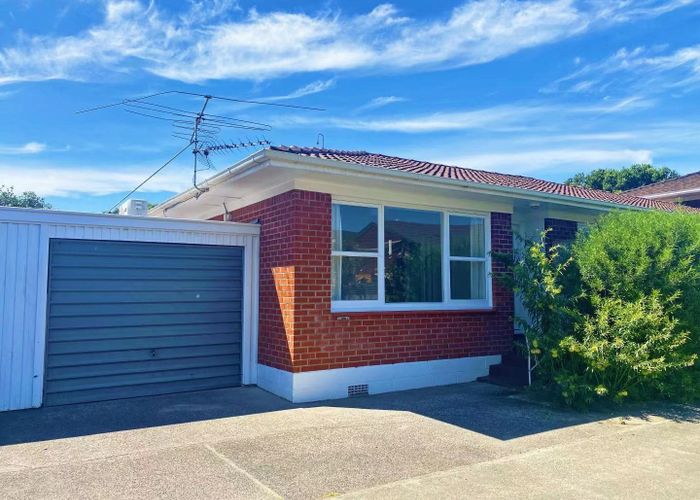  at 2/24 Inverness Road, Browns Bay, Auckland