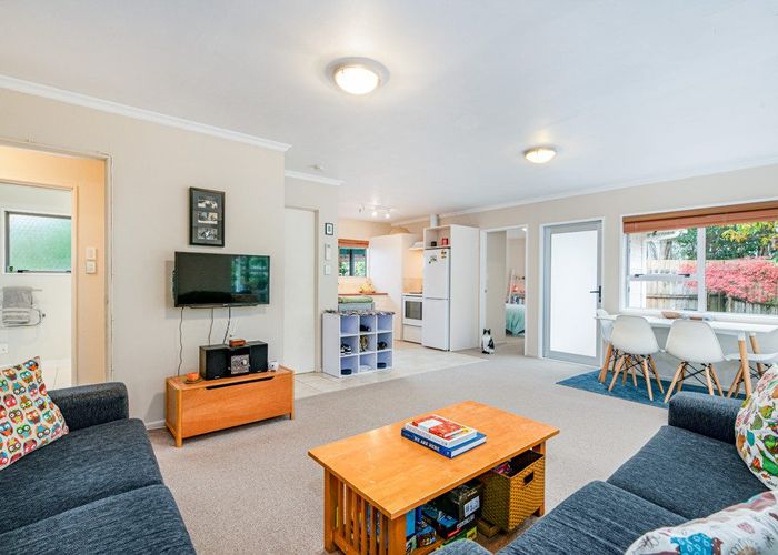  at 1/22 Wirihana Road, Titirangi, Waitakere City, Auckland