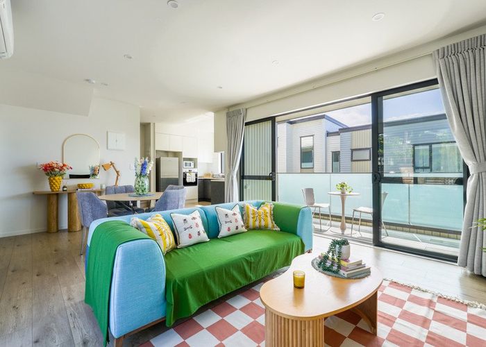  at 2/26 Long Bay Drive, Torbay, North Shore City, Auckland