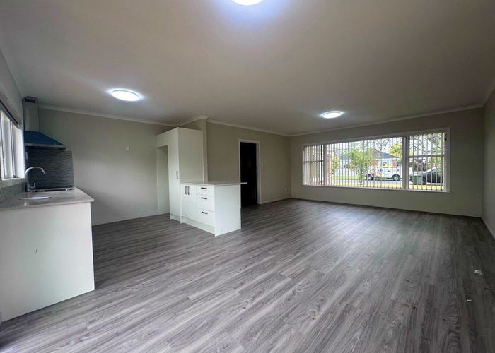  at 6 Beryl Place, Mangere East, Auckland