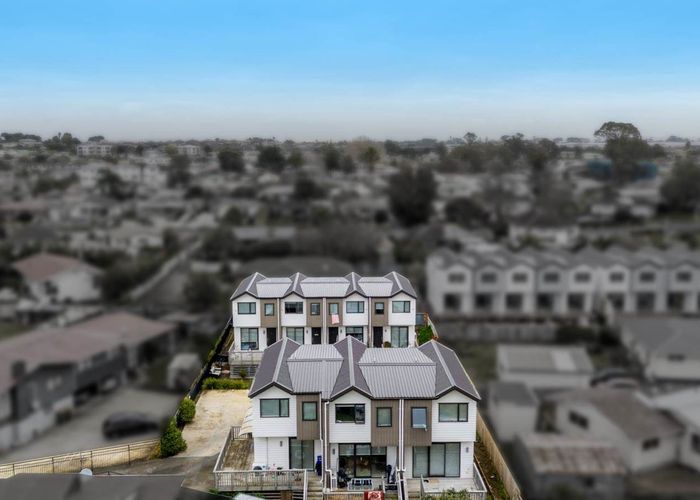  at 2/15 Rush Place, Mangere, Manukau City, Auckland