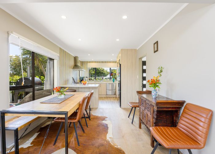  at 2/84 Verbena Road, Birkdale, Auckland