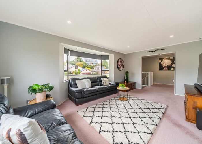  at 32 Clearwater Terrace, Brown Owl, Upper Hutt, Wellington