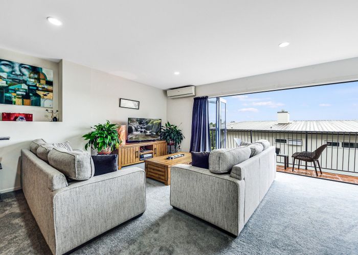  at 15 Radnor Street, Hamilton Central, Hamilton
