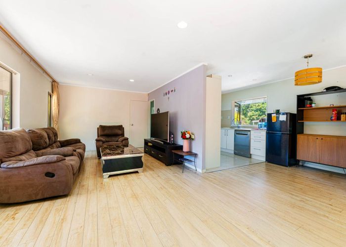  at 2/15A View Road, Glenfield, North Shore City, Auckland