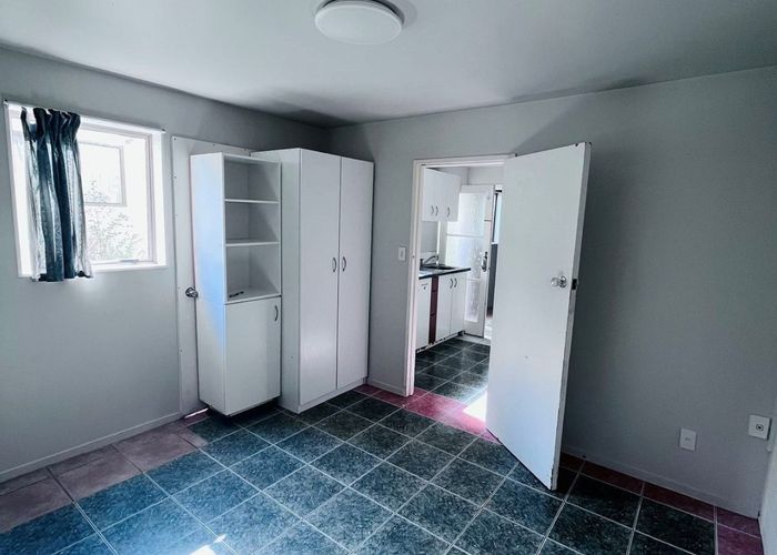  at Flat/58a Powrie st, Glenfield, North Shore City, Auckland
