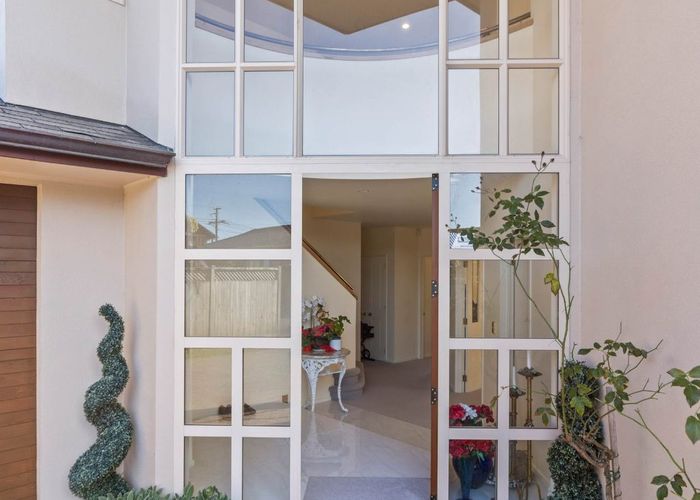 at 2/12 Folkestone Street, Murrays Bay, Auckland