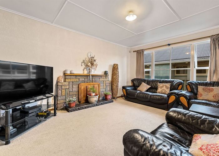  at 18 Albert Road, Kelston, Auckland