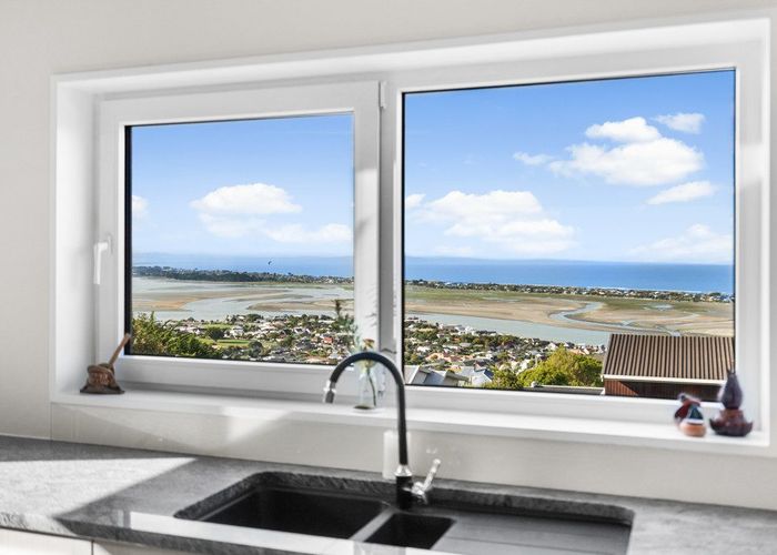  at 102 Moncks Spur Road, Redcliffs, Christchurch City, Canterbury