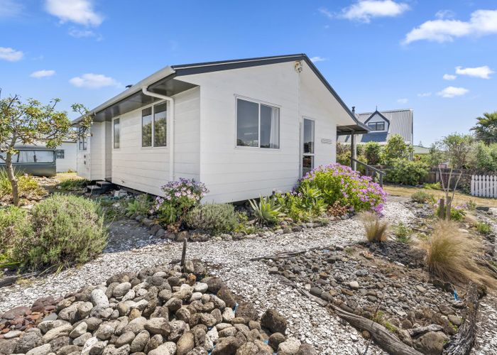  at 10 Reeves Street, Waikanae Beach, Waikanae