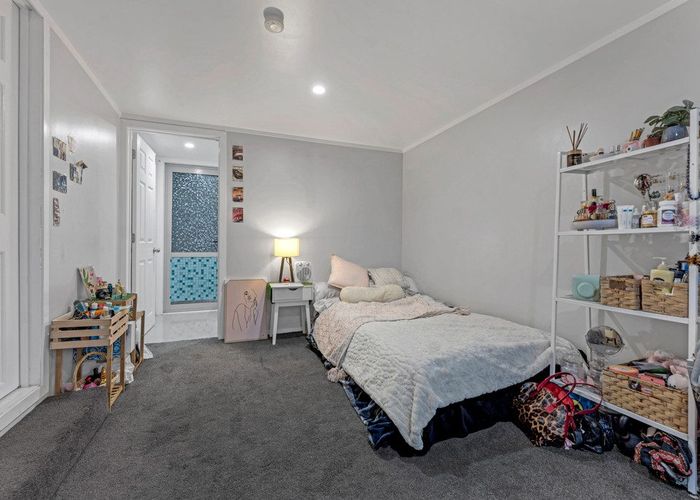  at 2/13 Lochinver Road, Papatoetoe, Manukau City, Auckland