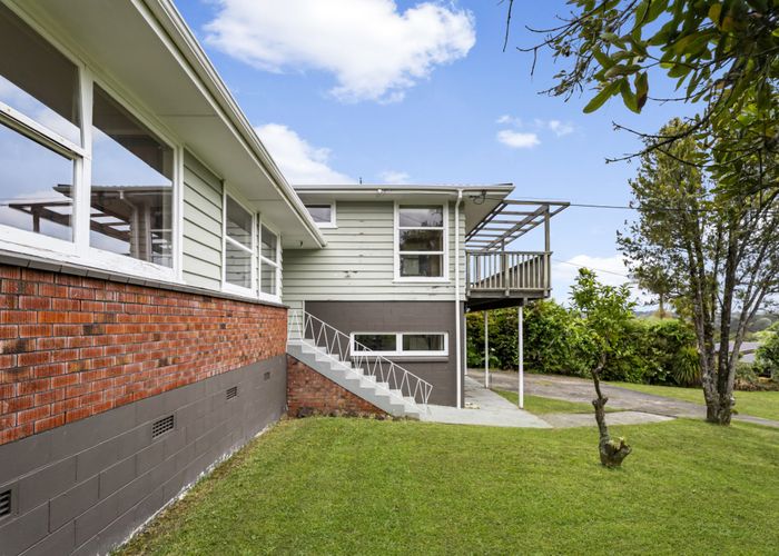  at 20 Cliff View Drive, Green Bay, Waitakere City, Auckland