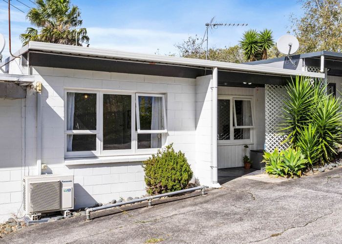  at 2/86 Divich Avenue, Te Atatu South, Auckland
