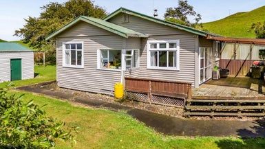  at 49 Standish Road, Toko