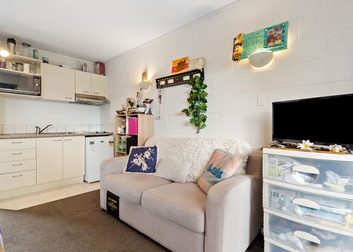  at 10/43 Woodward Road, Mount Albert, Auckland City, Auckland
