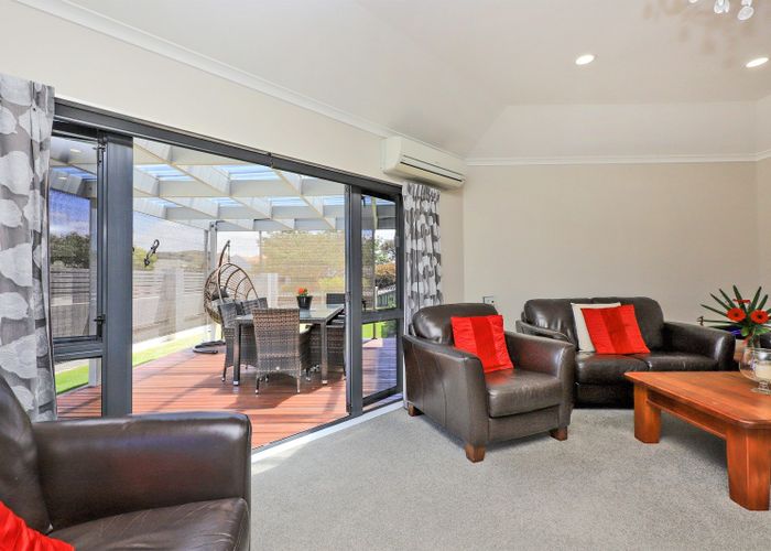  at 12 Knightsbridge Place, Taradale, Napier