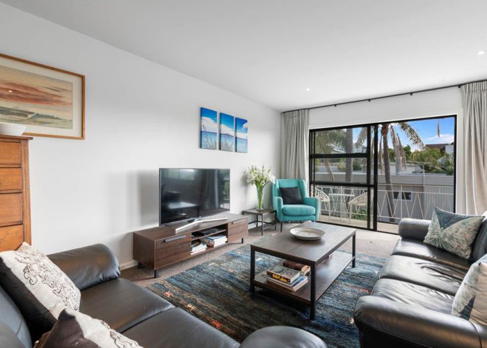  at 2/22 Hauraki Road, Hauraki, Auckland