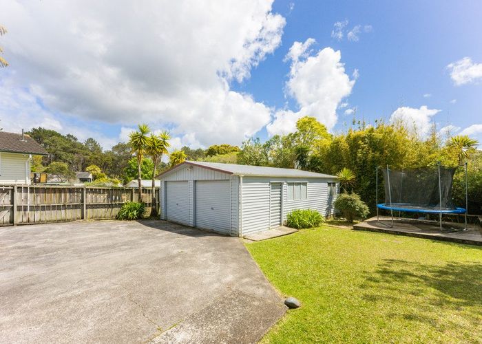  at 5 Pendlebury Street, Green Bay, Auckland