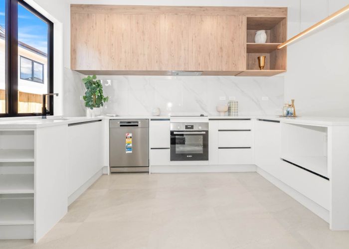  at 5/15 Normandy Place, Henderson, Waitakere City, Auckland
