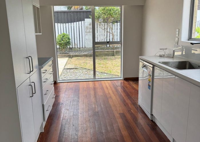  at 2/14 Ballater Pl, Highland Park, Manukau City, Auckland