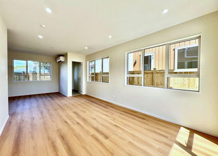  at 2/118 Pigeon Mountain Road, Half Moon Bay, Manukau City, Auckland