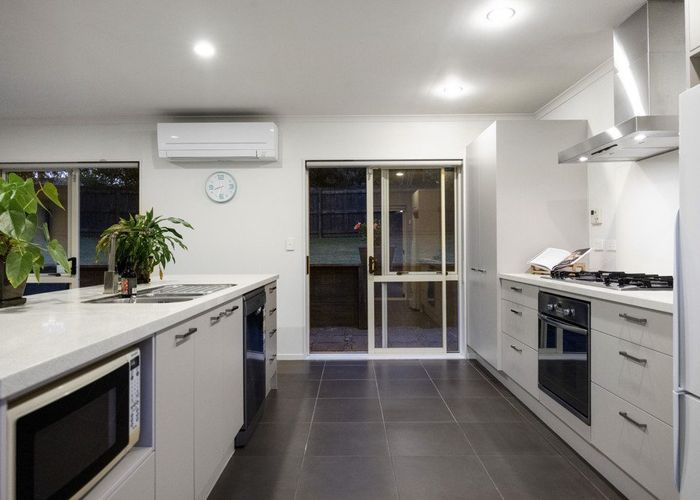  at 18A Stratford Rd, Alfriston, Manukau