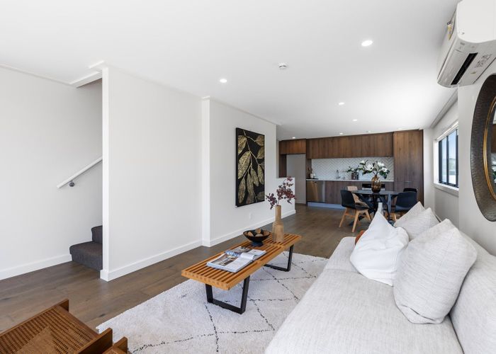  at 2/98 Walker Road, Point Chevalier, Auckland
