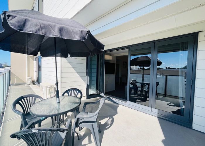  at 2/9 Freeman Way, Manukau, Auckland