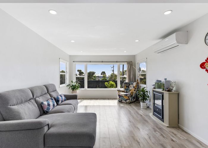  at 692 East Coast Road, Pinehill, North Shore City, Auckland