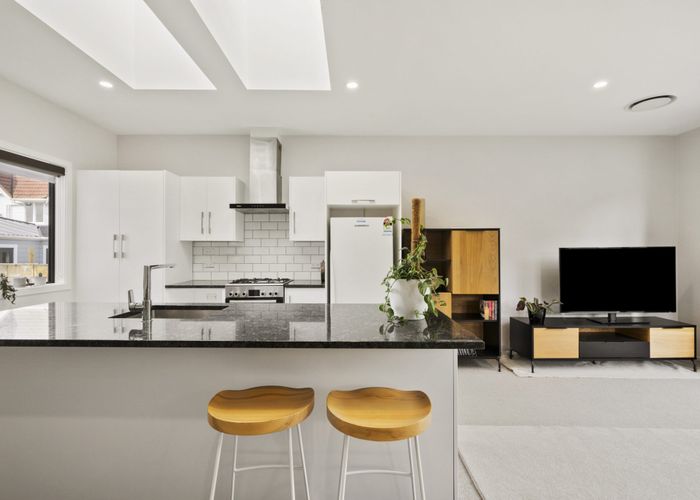  at 208A Queens Drive, Lyall Bay, Wellington