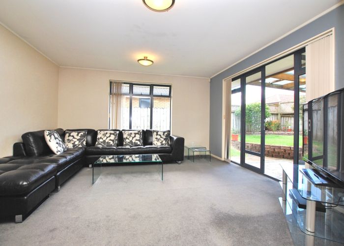  at 92 Kingdale Road, Henderson, Auckland