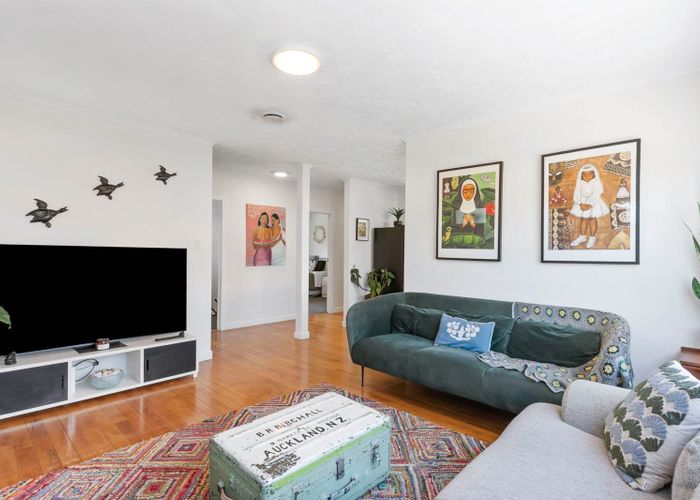  at 1/107 Browns Bay Road, Browns Bay, North Shore City, Auckland