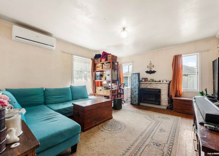  at 9 Kervil Avenue, Te Atatu Peninsula, Waitakere City, Auckland