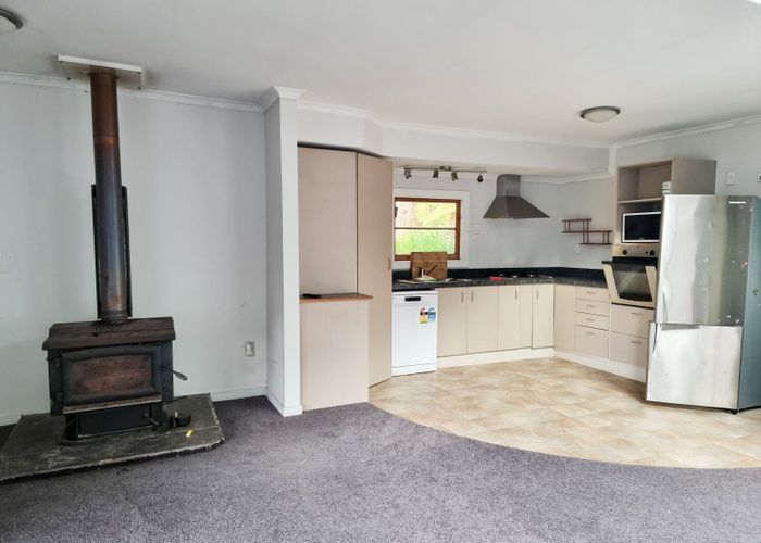  at 24 Dundee Street, Halfmoon Bay / Oban, Stewart Island